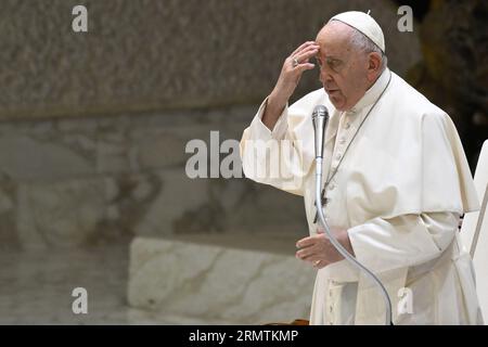 Vatikanstadt, Italien. 30. August 2023. Papst Franziskus während der Generalaudienz vom 30. August 2023, Aula Paolo VI., Vatikanstadt. Quelle: Live Media Publishing Group/Alamy Live News Stockfoto