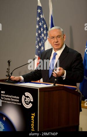 (140911) -- HERZLIYA, 11. September 2014 -- der israelische Premierminister Benjamin Netanjahu spricht am 11. September 2014 in Herzliya, Israel, über eine Konferenz zur Terrorismusbekämpfung. Der israelische Premierminister Benjamin Netanjahu sagte am Donnerstag, dass Israel den Kampf der USA gegen den Islamischen Staat (IS) unterstützt, aber hofft, dass der Kampf den Iran nicht stärken würde, berichtete die Ha aretz-Tageszeitung. Netanjahu äußerte die Kommentare in einer Rede am Donnerstagnachmittag vor dem Internationalen Institut für Terrorismusbekämpfung, weniger als einen Tag nachdem US-Präsident Barack Obama die Weltnationen aufgerufen hatte, eine Allianz gegen die Islamischen zu gründen Stockfoto