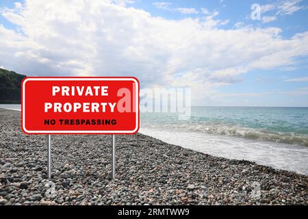 Schild mit Text Privat Hotel kein Betreten am Strand Stockfoto