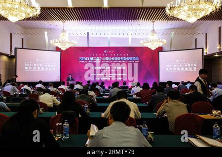 (140923) -- PEKING, 23. September 2014 -- Foto aufgenommen am 23. September 2014 zeigt Ehrengäste beim Chinese Enterprises Overseas Performance Forum 2014 in Peking, der Hauptstadt Chinas. )(wjq) CHINA-BEIJING-ENTERPRISES OVERSEAS PERFORMANCE FORUM (CN) ZhangxYuwei PUBLICATIONxNOTxINxCHN Peking 23. September 2014 Foto aufgenommen AM 23. September 2014 zeigt Ehrengäste beim Chinesischen Unternehmen Overseas Performance Forum 2014 in Peking Hauptstadt China Beijing Enterprises Overseas Performance Forum CN ZhangxYuwei PUBLICATIONxNOTxINxCHN Stockfoto