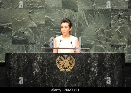 (140923) -- NEW YORK, 23. September 2014 -- Li Bingbing, Schauspielerin und Botschafterin des UN-Umweltprogramms Goodwill, spricht während der Eröffnungszeremonie des Klimagipfels am 23. September 2014 im UN-Hauptquartier in New York. Der eintägige Gipfel, der von UN-Generalsekretär Ban Ki-moon einberufen wurde, soll globale Maßnahmen gegen den Klimawandel auslösen. ) UN-NEW YORK-KLIMAGIPFEL NiuxXiaolei PUBLICATIONxNOTxINxCHN New YORK 23. September 2014 Left Bing Schauspielerin und UN Umweltprogramme Goodwill Botschafterin spricht während der Eröffnungszeremonie des KLIMAGIPFELS IM UN-Hauptquartier in New York AM Stockfoto