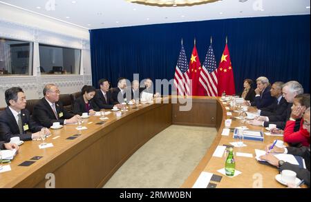 (140924) -- NEW YORK, 24. September 2014 -- Zhang Gaoli (4. L), chinesischer stellvertretender Premier-Sondergesandter, trifft sich mit US-Präsident Barack Obama (4. R) am Rande des UN-Klimagipfels in New York, 23. September 2014. ) (lfj) UN-CHINA-US-TREFFEN WangxYe PUBLICATIONxNOTxINxCHN New York 24. September 2014 Zhang Gaoli 4. L chinesischer Vize-Premier-Sondergesandter trifft sich mit US-Präsident Barack Obama 4. R AM Rande des KLIMAGIPFELS der Vereinten Nationen in New York 23. September 2014 VN China US-Treffen WangXYe PUBLICATINxTCHN Stockfoto