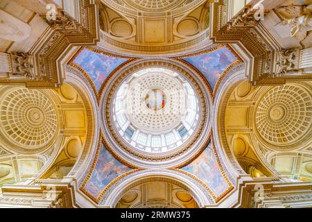 Dekorative und bemalte Decke des Pantheon in Paris, Frankreich Stockfoto