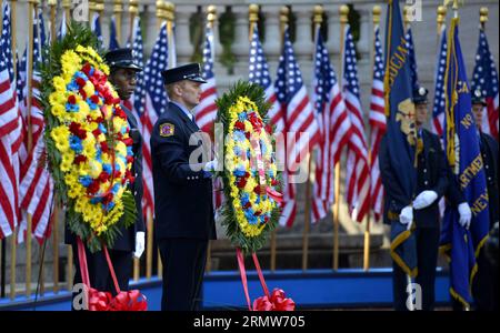 (141008) -- NEW YORK, 08. Oktober 2014 -- Feuerwehrleute der New York City Fire Department (FDNY) nehmen am 107. Jährlichen Gedenkdienst in New York, den Vereinigten Staaten, am 8. Oktober 2014 Teil. Der 107. Jährliche Gedenkgottesdienst wird hier abgehalten, um vier Mitglieder der FDNY zu ehren, die im vergangenen Jahr gestorben sind. ) US-NEW YORK-FDNY-MEMORIAL SERVICE WangxLei PUBLICATIONxNOTxINxCHN New York OKT 08 2014 Feuerwehrleute der New York City Fire Department FDNY nehmen am 107. Jährlichen Memorial Service in New York, den Vereinigten Staaten, AM 8. Oktober 2014 Teil. Der 107. Jährliche Memorial Service IST Hero hier zu EHREN von vier F Stockfoto