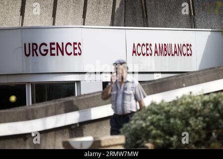 (141010) -- PARIS, 10. Oktober 2014 -- Foto aufgenommen am 10. Oktober 2014 zeigt das Bichat-Krankenhaus, wo eine Frau mit Ebola-Symptomen in Paris, Frankreich, eingesperrt war. Eine Französin wurde mit Ebola-Symptomen ins Krankenhaus gebracht, die sie während ihres Aufenthalts in Liberia unter Verdacht stand, sich zu verstecken, berichteten lokale Medien am Freitag. Die Analyse der Proben war im Gange, und die Ergebnisse waren erst später am Tag bekannt. ) FRANKREICH-PARIS-EBOLA-VERDACHTSFALL EtiennexLaurent PUBLICATIONxNOTxINxCHN Paris OKT 10 2014 Foto aufgenommen AM OKT 10 2014 zeigt das Bichat Krankenhaus wo eine Frau mit Ebola Symptome was Stockfoto