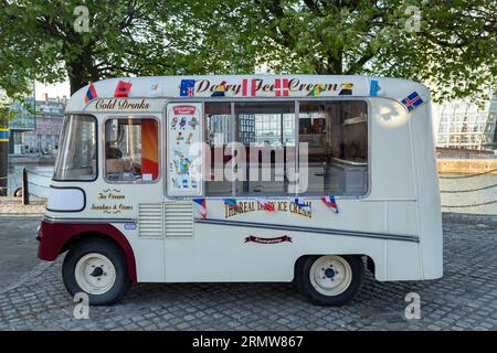 Liverpool, united Kingdom 16. Mai 2023 Alter Eiswagen am Liverpool Water Front, Liverpool, Merseyside Stockfoto