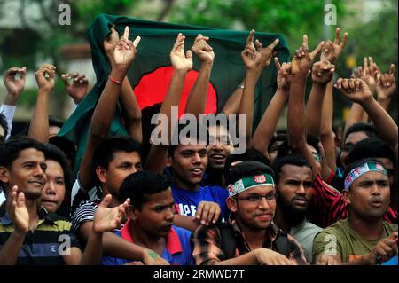 Die bangladeschischen Nationalkricketspieler werden vom BCB herzlich empfangen, um ihre WM-Leistung in der Manik Mia Avenue, Dhaka, Bangladesch, Stockfoto