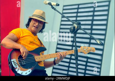 Shafin Ahmed, Miles-Band-Bassist und Sänger treten während der bangladeschischen Nationalkricketspieler auf und werden vom BCB herzlich empfangen, um das zu feiern Stockfoto