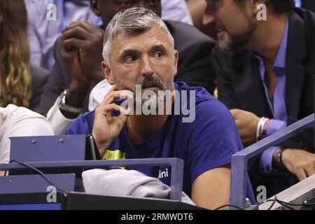 Goran Ivanisevic, Trainer von Novak Djokovic aus Serbien am 1. Tag der US Open Tennis Championships 2023, Grand Slam Tennis Turnier am 28. August 2023 im USTA Billie Jean King National Tennis Center in New York, USA Stockfoto