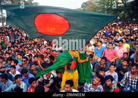 Die bangladeschischen Nationalkricketspieler werden vom BCB herzlich empfangen, um ihre WM-Leistung in der Manik Mia Avenue, Dhaka, Bangladesch, Stockfoto