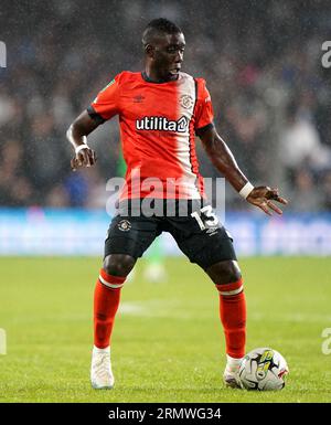 Luton Town's wunderbarer Nakamba während des Carabao Cup-Spiels in der zweiten Runde in der Kenilworth Road, Luton. Bilddatum: Dienstag, 29. August 2023. Stockfoto