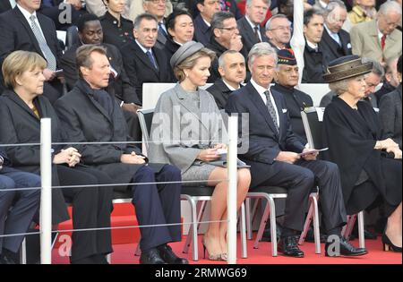 (141028) - NIEWPOORT(BELGIEN), Okt. 28, 2014 -- Bundeskanzlerin Angela Merkel, Großherzog von Luxemburg, Königin Mathilde, König Philippe von Beligum und Prinzessin Beatrix von den Niederlanden (von L bis R) nehmen an einer Zeremonie zum 100. Jahrestag des Ersten Weltkriegs am König Albert I. Denkmal in Nieuwpoort von Belgien, 28. Oktober 2014, Teil. BELGIEN-NIEWPOORT-ERSTER WELTKRIEG- 100. JAHRESTAG-ZEREMONIE YexPingfan PUBLICATIONxNOTxINxCHN Belgien OKT 28 2014 Bundeskanzlerin Angela Merkel Großherzog von Luxemburg Königin Mathilde König Philippe von und Prinzessin Beatrix von den Niederlanden fr Stockfoto