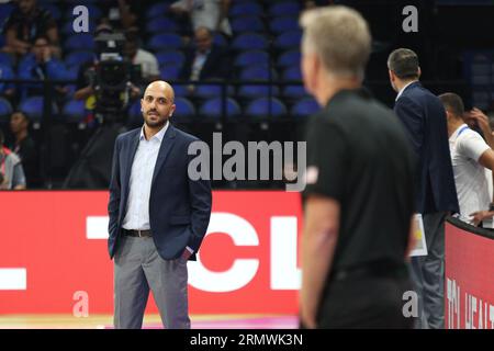 Pasay City, Philippinen. 30. August 2023. Jordanischer Cheftrainer WESAM AL-SOUS während des FIBA Basketball World Cup Gruppenspiels zwischen USA (weiß) und Jordan (schwarz). USA Won 110-62 (Foto: Dennis Jerome Acosta/Pacific Press) Credit: Pacific Press Media Production Corp./Alamy Live News Stockfoto