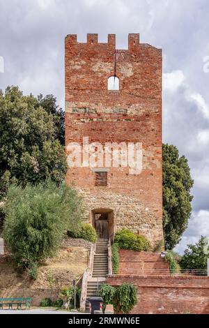 Antike Torre Grossa Turm von Parco Corsini, im historischen Zentrum von Fucecchio, Florenz, Italien Stockfoto