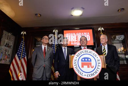 (141106) -- WASHINGTON, 5. November 2014 -- Reince Priebus (2., R), Vorsitzender des Republikanischen Nationalkomitees, spricht während einer Pressekonferenz im Hauptquartier des Republikanischen Nationalkomitees in Washington D.C., Hauptstadt der Vereinigten Staaten, am 5. November 2014. Die Republikaner gewannen die Mehrheit im US-Senat und erweiterten die Kontrolle über das Repräsentantenhaus bei den Zwischenwahlen am Dienstag. )(zhf) US-WASHINGTON-ZWISCHENWAHL-REPUBLICAN-PRESSEGESPRÄCH BaoxDandan PUBLICATIONxNOTxINxCHN Washington 5. November 2014 Reince Priebus 2. R Vorsitzender des Republican National Committee spricht während A Stockfoto