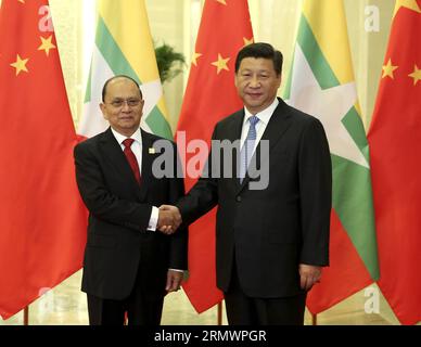 (141108) -- PEKING, 8. November 2014 -- der chinesische Präsident Xi Jinping (R) trifft sich mit dem Präsidenten Myanmars, U Thein sein, in der Großen Halle des Volkes in Peking, der Hauptstadt Chinas, am 8. November 2014. ) (lmm) CHINA-BEIJING-XI JINPING-MYANMAR-U THEIN-MEETING (CN) PangxXinglei PUBLICATIONxNOTxINxCHN Peking 8. November 2014 DER chinesische Präsident Xi Jinping r trifft sich mit dem Präsidenten von Myanmar U Thein in der Großen Halle der Prominenten in Peking Hauptstadt Chinas 8. November 2014 mm China Peking Xi Jinping U Thein BE trifft CN PangxXinglei PUBLICATIONxNOTxINxCHN Stockfoto