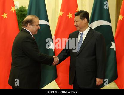 (141108) -- PEKING, 8. November 2014 -- der chinesische Präsident Xi Jinping (R) trifft sich mit dem pakistanischen Premierminister Nawaz Sharif in der Großen Halle des Volkes in Peking, der Hauptstadt Chinas, am 8. November 2014. ) (hdt) CHINA-PEKING-XI JINPING-PAKISTAN-NAWAZ SHARIF-MEETING (CN) PangxXinglei PUBLICATIONxNOTxINxCHN Peking 8. November 2014 der chinesische Präsident Xi Jinping r trifft sich mit dem pakistanischen Premierminister Nawaz Sharif in der Großen Halle der Prominenten in Peking, Hauptstadt Chinas, 8. November 2014 HDT China Peking, Xi Jinping, XBLATXCN, NaxNCHIxCN, NawaxKIXIXNNNNNNNNNNIXCN, Pakistan Stockfoto