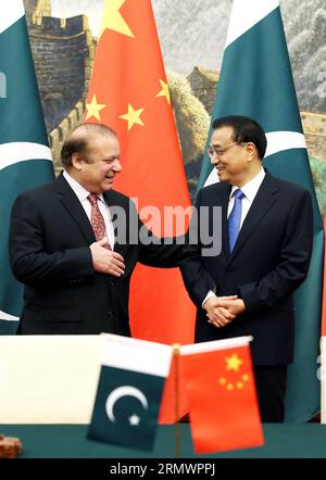 (141108) -- PEKING, 8. November 2014 -- der chinesische Ministerpräsident Li Keqiang (R) und der pakistanische Premierminister Nawaz Sharif nehmen nach ihrem Treffen in der Großen Halle des Volkes in Peking, der Hauptstadt Chinas, am 8. November 2014 an einer Unterzeichnungszeremonie für bilaterale Kooperationsdokumente Teil. ) (Wjq) CHINA-BEIJING-LI KEQIANG-PAKISTAN-NAWAZ SHARIF-MEETING (CN) YaoxDawei PUBLICATIONxNOTxINxCHN Peking 8. November 2014 der chinesische Premierminister Keqiang r und der pakistanische Premierminister Nawaz Sharif nehmen nach ihrem Treffen in der Großen Halle der Berühmtheiten in Peking an einer Unterzeichnungszeremonie der bilateralen Kooperationsdokumente Teil Stockfoto