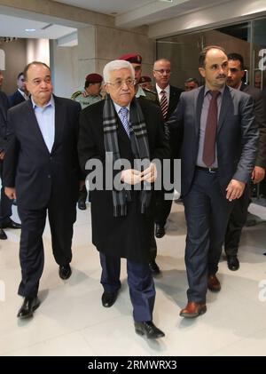 (141109) -- RAMALLAH, 9. November 2014 -- der palästinensische Präsident Mahmoud Abbas (C) kommt zur Eröffnung eines Museums des verstorbenen palästinensischen Führers Jassir Arafat in der Westjordanland-Stadt Ramallah, 9. November 2014. Pool/) MIDEAST-RAMALLAH-PRÄSIDENT ABBAS AbbasxMomani PUBLICATIONxNOTxINxCHN Ramallah 9. November 2014 der PALÄSTINENSISCHE Präsident Mahmoud Abbas C kommt zur Eröffnung eines Museums des verstorbenen PALÄSTINENSISCHEN Führers Jassir Arafat in der WESTJORDANLAND-Stadt Ramallah 9. November 2014 Pool Mideast Ramallah Präsident Abbas PUNOBLATINXCHN Stockfoto