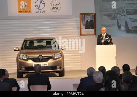 Der französische Außenminister Laurent Fabius spricht während der Eröffnungszeremonie der neuen Renault-Fabrik in Oran, westlich von Algier, am 10. November 2014. Der französische Automobilhersteller Renault sagte am Montag, dass er eine jährliche Produktionskapazität von 25.000 Fahrzeugen in einem neuen Werk in Oran, Algerien, anstrebe, und dass er eine Erhöhung auf 75.000 Fahrzeuge in Betracht ziehe. Renault, der mit einem Marktanteil von mehr als 25 Prozent als größter Automobilhersteller Algeriens bezeichnet wird, besitzt 49 Prozent des Werks und hat eine Anfangsinvestition von 50 Millionen Euro (62 Millionen US-Dollar) getätigt, heißt es in einer Erklärung nach seiner Eröffnung. Stockfoto