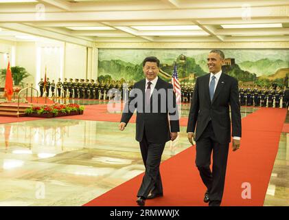 (141112) -- PEKING, 12. November 2014 -- der chinesische Präsident Xi Jinping (L) hält eine Begrüßungszeremonie für US-Präsidenten Barack Obama (R) in der Großen Halle des Volkes in Peking, Hauptstadt von China, am 12. November 2014 ab. ) (lfj) CHINA-PEKING-XI JINPING-OBAMA-BEGRÜSSUNGSZEREMONIE (CN) LixXueren PUBLICATIONxNOTxINxCHN Peking 12. November 2014 der chinesische Präsident Xi Jinping l hält eine Begrüßungszeremonie für US-Präsident Barack Obama r in der Großen Halle der Berühmtheiten in Peking Hauptstadt Chinas ab 12. November 2014 China Peking Xi Jinping Obama Begrüßungszeremonie CN LixXueren PUBLICATIONxNOTxINxCHN Stockfoto