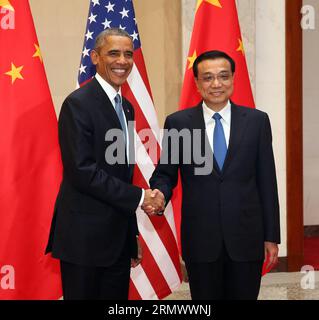 (141112) -- PEKING, 12. November 2014 -- der chinesische Ministerpräsident Li Keqiang (R) trifft sich mit US-Präsident Barack Obama in der Großen Halle des Volkes in Peking, Hauptstadt Chinas, am 12. November 2014. ) (wyl) FOCUS CHINA-BEIJING-LI KEQIANG-U.S.-OBAMA-MEETING (CN) LiuxWeibing PUBLICATIONxNOTxINxCHN Peking 12. November 2014 DER chinesische Premierminister Keqiang r trifft sich mit dem US-Präsidenten Barack Obama in der Großen Halle der Prominenten in Peking Hauptstadt Chinas 12. November 2014 Focus China links Keqiang NOU S ICATINCHNCHNCN Stockfoto