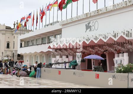 30. August 2023, Venedig, Venetien, Italien: Stunden vor der Eröffnung des 80. Filmfestivals in Venedig (Bild: © Mickael Chavet/ZUMA Press Wire) NUR REDAKTIONELLE VERWENDUNG! Nicht für kommerzielle ZWECKE! Stockfoto