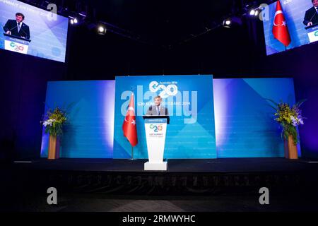 (141116) -- BRISBANE, 16. November 2014 -- der türkische Premierminister Ahmet Davutoglu spricht auf der Pressekonferenz nach dem G20-Gipfel in Brisbane, Australien, 16. November 2014. ) (lmz) AUSTRALIEN-BRISBANE-G20-GIPFEL-PRESSEKONFERENZ Pool PUBLICATIONxNOTxINxCHN Brisbane 16. November 2014 der türkische Premierminister Ahmet spricht AUF der Pressekonferenz nach dem G20-Gipfel in Brisbane Australien 16. November 2014 Australien Brisbane G20-Gipfel Pressekonferenzpool PUBLICATIONxNOTxINxCHN Stockfoto