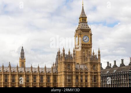 Der Palace of Westminster dient als Treffpunkt sowohl für das House of Commons als auch für das House of Lords, die Doppelkammern des britischen Parlaments Stockfoto