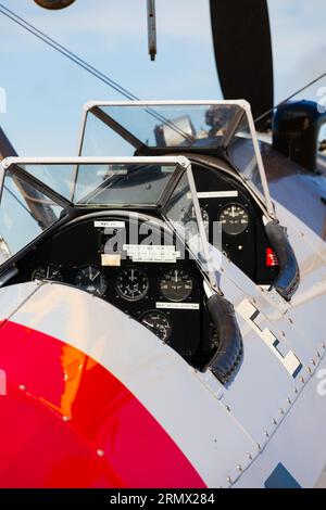 Cockpitansicht Vintage Boeing Stearman Kaydet Zweisitzer-Militärflugzeug-Trainer der US Navy Stockfoto