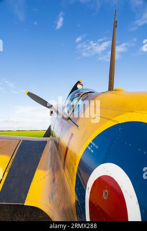 WW2 Fighter, Supermarine, Spitfire Mk1Xe, Low Level, MK356 of the Battle of Britain Memorial Flight, RAF. Auf der Schürze bei RAF Syerston, England. Die A Stockfoto