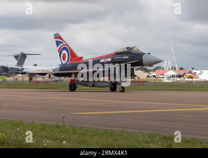 Das RAF Eurofighter Typhoon Solo Display Team wartet auf die Abfahrt von der Royal International Air Tattoo 2023 Stockfoto