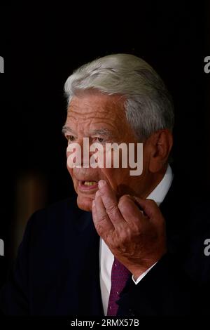 Magdeburg, Deutschland. 30. August 2023. Joachim Gauck, ehemaliger Bundespräsident Deutschlands, hält die Laudatio bei der Verleihung des Kaiser-Otto-Preises. Der Kaiser-Otto-Preis wurde dem Präsidenten der Slowakei verliehen. Quelle: Klaus-Dietmar Gabbert/dpa/Alamy Live News Stockfoto