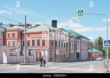 Kazan, Russland - 11. Juni 2023: Galeev House,1912. Denkmal der Wohnarchitektur im klassischen eklektischen Stil mit pseudobarocken Elementen. Jetzt S Stockfoto