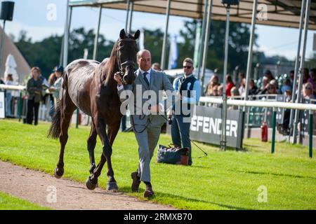 Stamford, Großbritannien. 30. August 2023. Tim Price und Vitali repräsentierten Neuseeland bei der ersten Pferdeinspektion bei den Defender Burghley Horse Trials 2023 auf dem Gelände von Burghley House in Stamford, Lincolnshire, England, Vereinigtes Königreich. Quelle: Jonathan Clarke/Alamy Live News Stockfoto