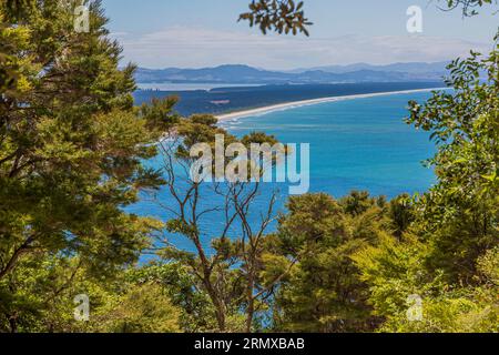 Blick vom Mount Mainganui auf Matakana Island auf der Nordinsel Neuseelands Stockfoto