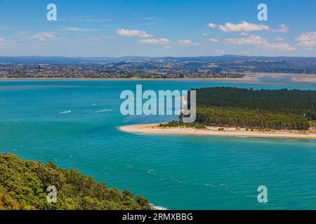 Blick vom Mount Mainganui auf Matakana Island auf der Nordinsel Neuseelands Stockfoto