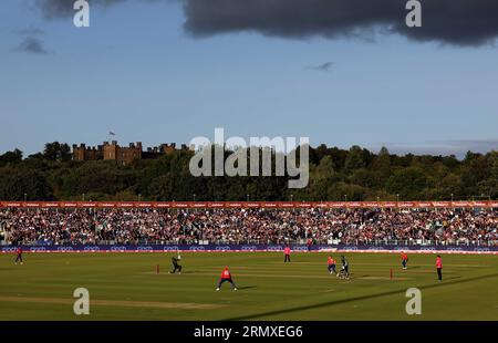 Seat Unique Riverside, Chester le Street am Mittwoch, den 30. August 2023. Luke Wood of England bowlt am Mittwoch, den 30. August 2023, den ersten Over gegen Finn Allen aus Neuseeland während des Mens International T20 Matches zwischen England und Neuseeland auf der Seat Unique Riverside, Chester le Street. (Foto: Chris Booth | MI News) Credit: MI News & Sport /Alamy Live News Stockfoto