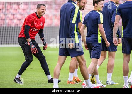 Genf, Belgien. 30. August 2023. Der Torhüter der Union Anthony Moris wurde am Mittwoch, den 30. August 2023 in Genf, Schweiz, während einer Trainingseinheit der belgischen Fußballmannschaft Royale Union Saint Gilloise abgebildet. Das Team bereitet sich auf das morgige Spiel gegen den Schweizer FC Lugano vor, die Rückrunde des Play-offs für den UEFA Europa League-Wettbewerb. BELGA PHOTO LAURIE DIEFFEMBACQ Credit: Belga News Agency/Alamy Live News Stockfoto