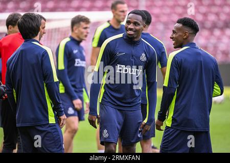 Genf, Belgien. 30. August 2023. Elton Kabangu von Union, dargestellt während einer Trainingseinheit der belgischen Fußballmannschaft Royale Union Saint Gilloise, Mittwoch, den 30. August 2023 in Genf, Schweiz. Das Team bereitet sich auf das morgige Spiel gegen den Schweizer FC Lugano vor, die Rückrunde des Play-offs für den UEFA Europa League-Wettbewerb. BELGA PHOTO LAURIE DIEFFEMBACQ Credit: Belga News Agency/Alamy Live News Stockfoto