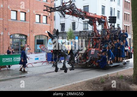 Das Marionettentheater Royal de Luxe spielt in Antwerpen, Belgien Stockfoto