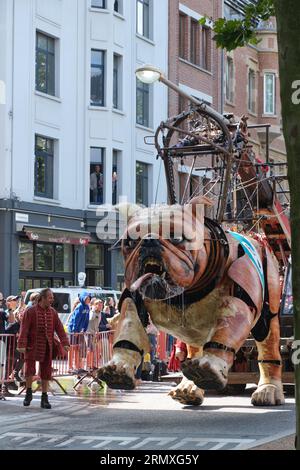 Das Marionettentheater Royal de Luxe spielt in Antwerpen, Belgien Stockfoto