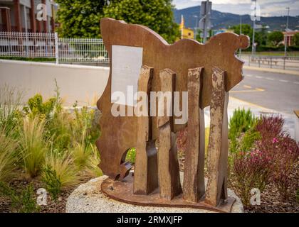 Platz am 11. September von Santa Eulàlia de Roncana (Vallès Oriental, Barcelona, Katalonien, Spanien), vor allem: Plaza del Once de septiembre de Santa Eulàlia Stockfoto