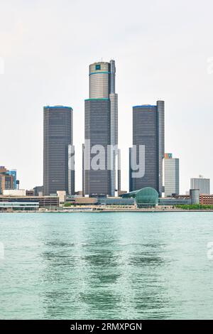 Das GM Renaissance Center ist eine Gruppe von sieben verbundenen Wolkenkratzern in Downtown Detroit, Michigan, USA, die als General Motors Worldwide H fungiert Stockfoto