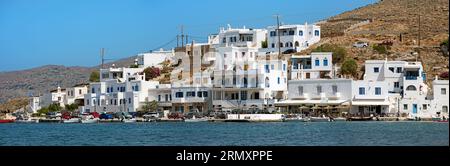 Hafenfront bei Panormos, Tinos. Stockfoto