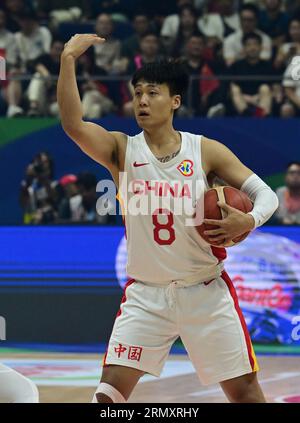 Quezon City, Philippinen. 30. August 2023. Rui Zhao von China Männer Basketball Team wird in Aktion während der FIBA Männer Basketball WM 2023 Spiel zwischen China und Puerto Rico im Araneta Coliseum in Quezon City gesehen. Endstand Puerto Rico 107:89 China. (Foto: Luis Veniegra/SOPA Images/SIPA USA) Credit: SIPA USA/Alamy Live News Stockfoto