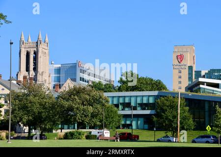 Church of the Covenant Building, Seidman Cancer Center Building und University Hospital vom Cleveland Museum of Art aus gesehen. Cleveland University Circle. Stockfoto