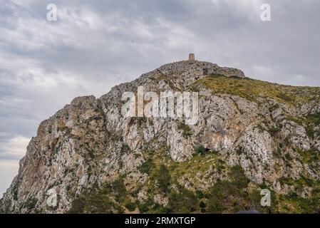 Serra de Tramuntana Berge von es Colomer aus gesehen an einem bewölkten Tag (Mallorca, Balearen, Spanien) ESP: Sierra de Tramuntana (Mallorca) Stockfoto