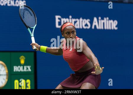 New York, USA. 30. August 2023. Coco Gauff aus den USA kehrt in der 2. Runde gegen Mirra Andreeva von den US Open Championships im Billie Jean King Tennis Center in New York zurück. GAUFF gewann in geraden Sets Credit: SIPA USA/Alamy Live News Stockfoto