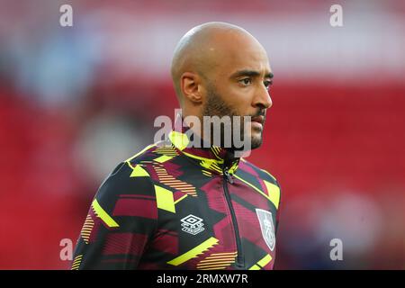 Nathan Redmond #15 von Burnley während des Aufwärmvorgangs vor dem Carabao Cup Match Nottingham Forest vs Burnley in City Ground, Nottingham, Großbritannien, 30. August 2023 (Foto: Gareth Evans/News Images) Stockfoto